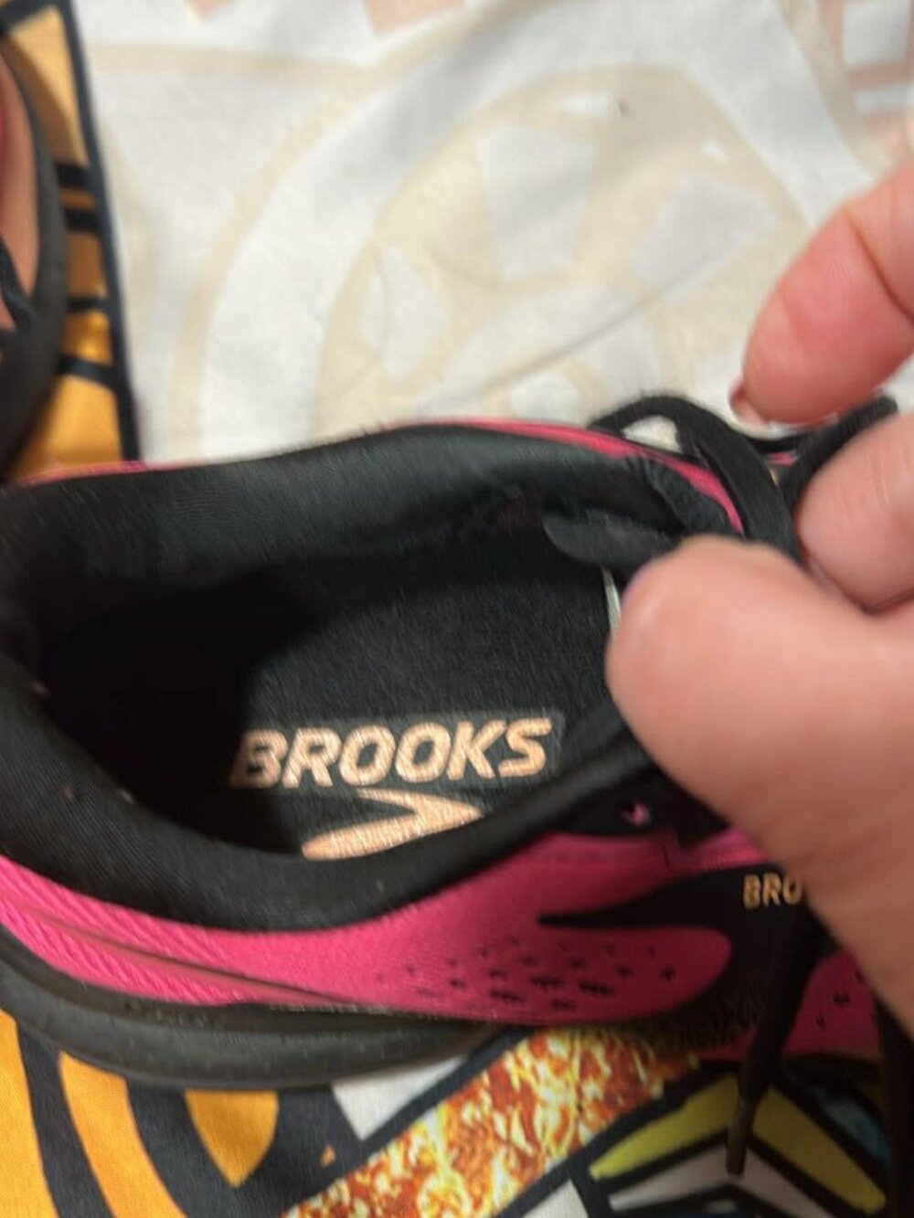 Brooks Pink Running Shoes Women’s Size 6 - Picture 5 of 7